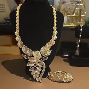 Source Unknown Gold Leaf Bib Necklace and Bracelet Set